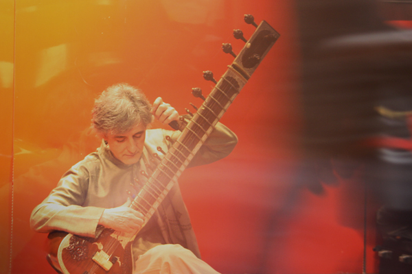 Rafael Holgueras. Clases de sitar en Madrid